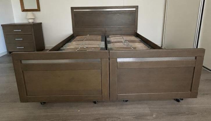 Slaapkamer eiken, elektrische lattenbodems, LAATSTE AVOND!, Huis en Inrichting, Slaapkamer | Complete slaapkamers, Ophalen, Zo goed als nieuw