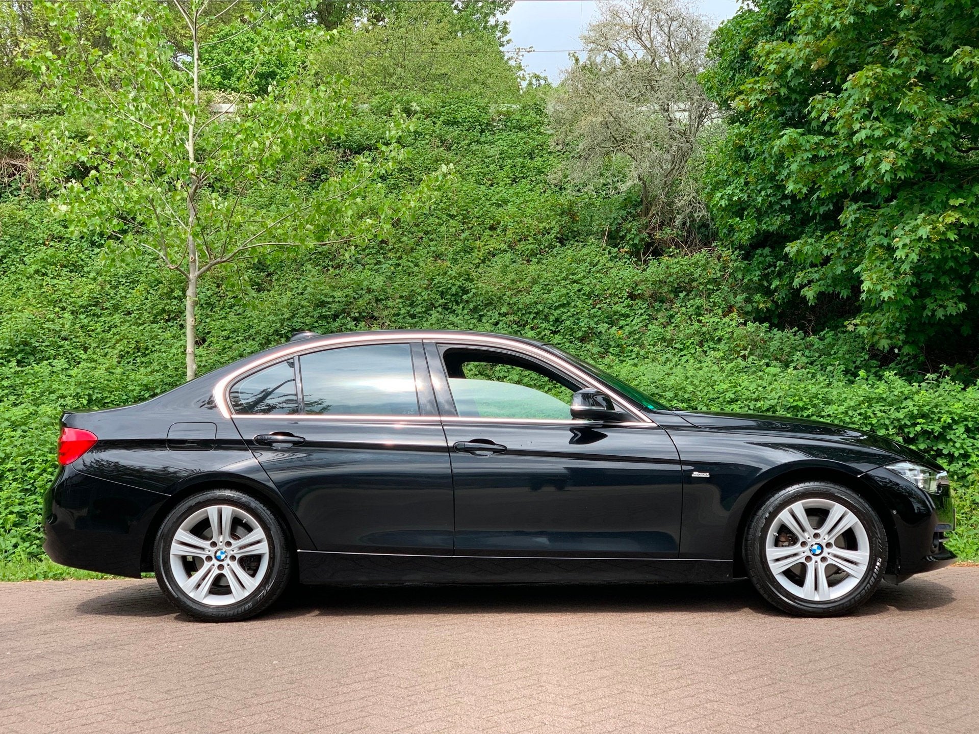 BMW 3-serie 318i Centennial High Executive AUT LEDER LUXE !, Auto's, Automaat, Gebruikt, Euro 6, Zwart