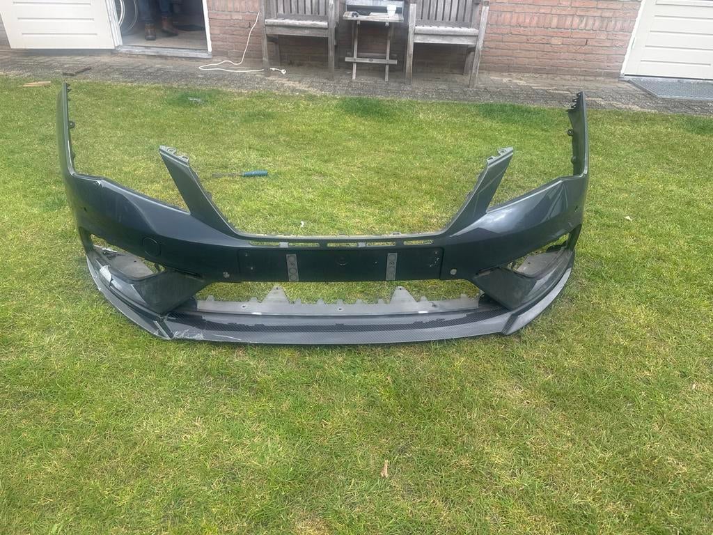 Seat Leon Cupra ST R 2019 voorbumper met Carbon splitter, Gebruikt, Voor, Ophalen of Verzenden, Bumper