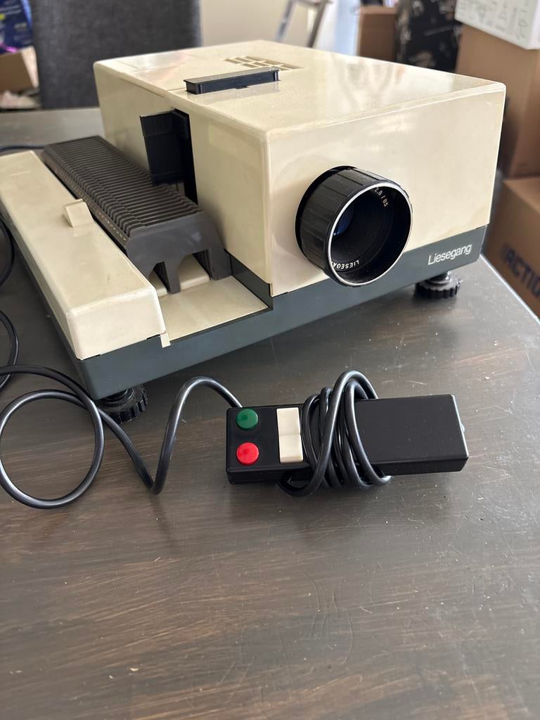 Liesegang Diaprojector - Vintage model met afstandsbediening, Audio, Tv en Foto, Ophalen, Gebruikt, Met scherm