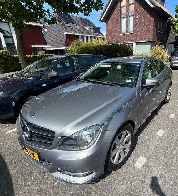 Mercedes-Benz C-Klasse C180 BE Coupe Aut7 2012 Grijs, Auto's, Automaat, Euro 5, Achterwielaandrijving, 1800 kg