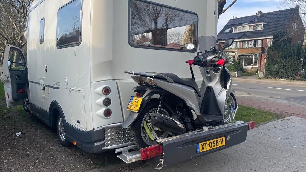 Scooterdrager in Nieuwstaat met Lier, Caravans en Kamperen, Ophalen, Zo goed als nieuw