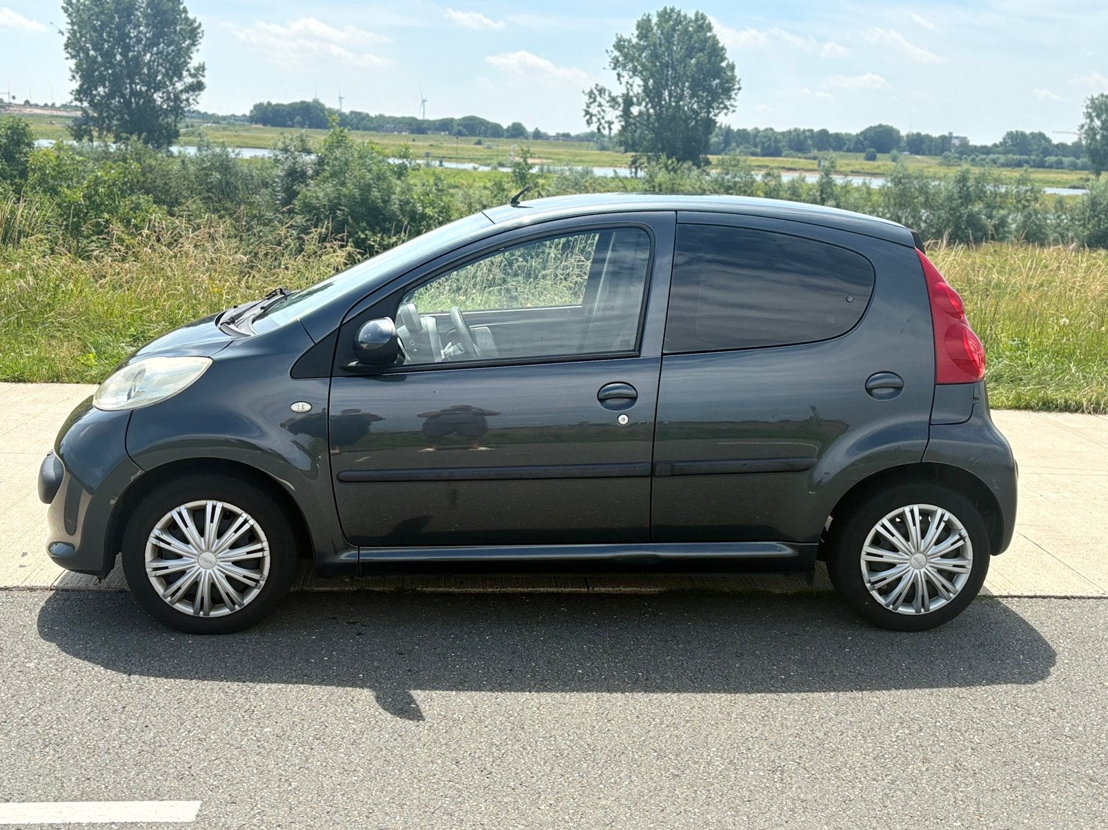 Peugeot 107 1.0 12V 5DR 2009 Grijs, Auto's, Voorwielaandrijving, Stof, Zwart, 4 stoelen