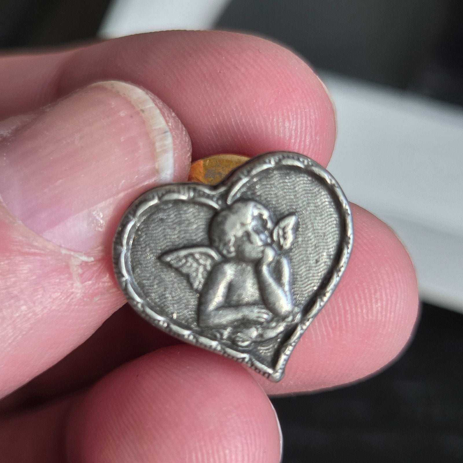 Pin broche, Ophalen of Verzenden, Minder dan 4 cm, Overige materialen