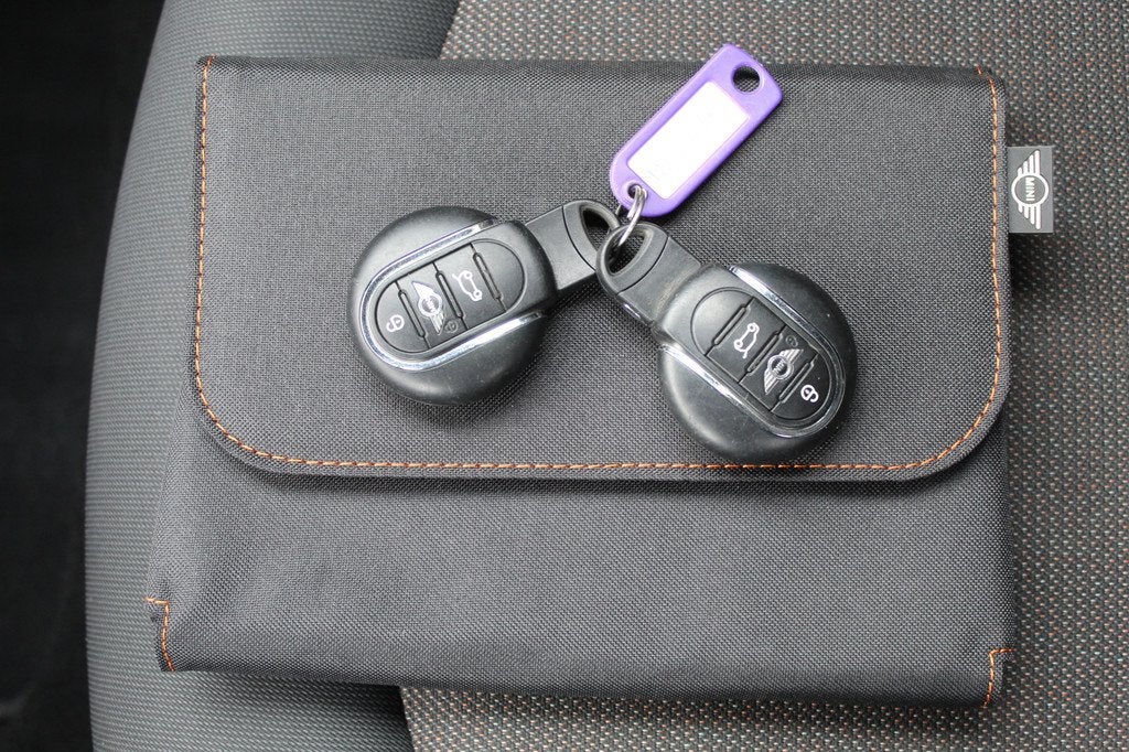 MINI Mini 1.5 Cooper Business Navigatie/Airco/Cruise control, Voorwielaandrijving, 12 maanden, Gebruikt, 4 stoelen