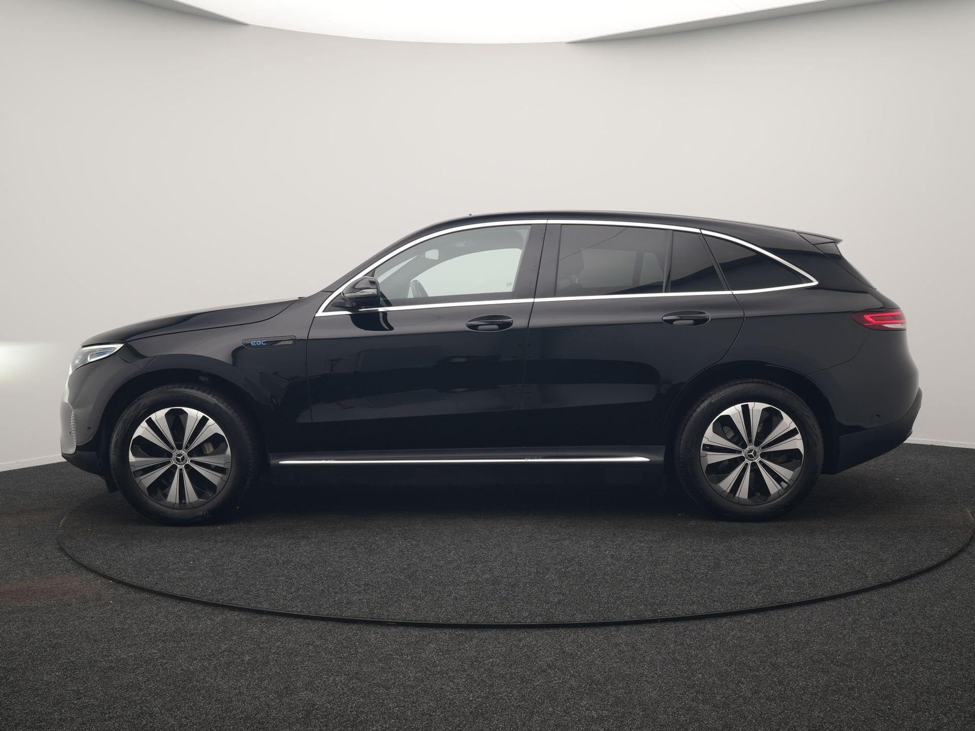 Mercedes-Benz EQC 400 4MATIC 85 kWh 408pk Dealer O.H SOH 96., Automaat, Automatische klimaatregeling, Zwart, 2395 kg