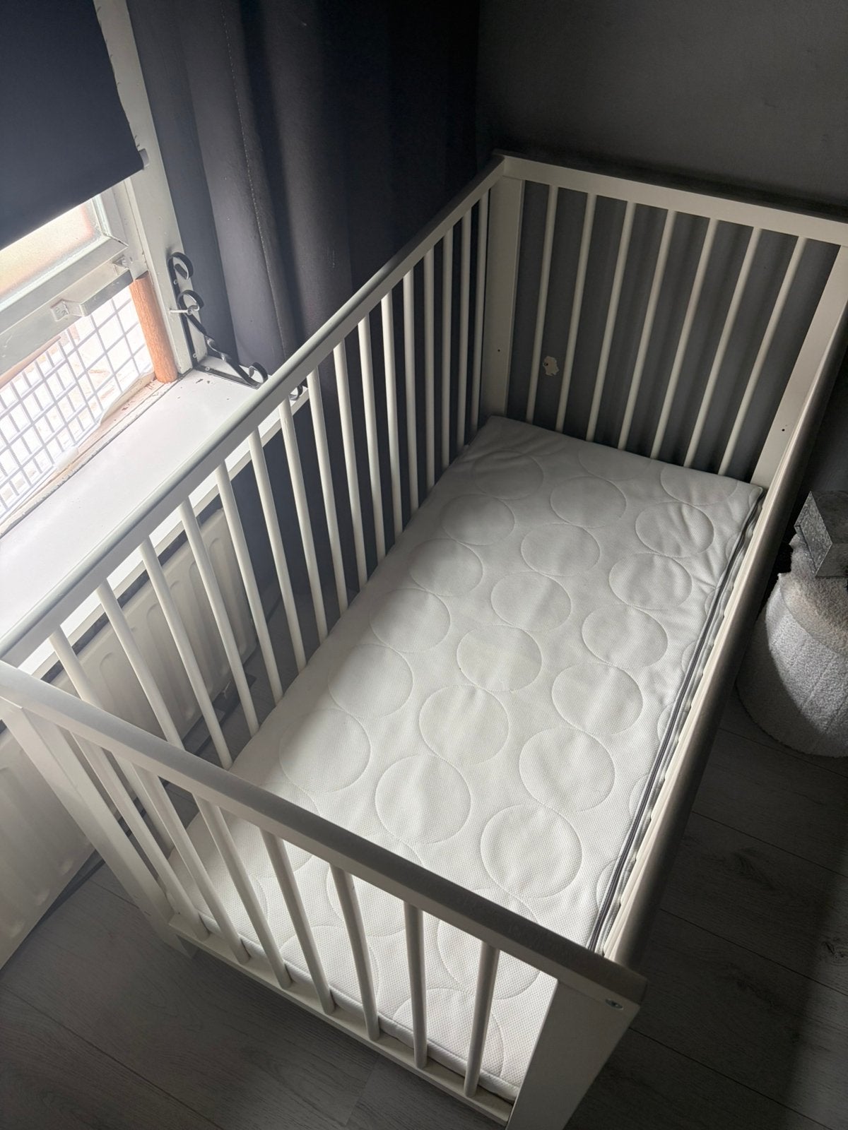 Ledikant + matras + hoeslakens, Ophalen, Zo goed als nieuw, Minder dan 140 cm, Matras
