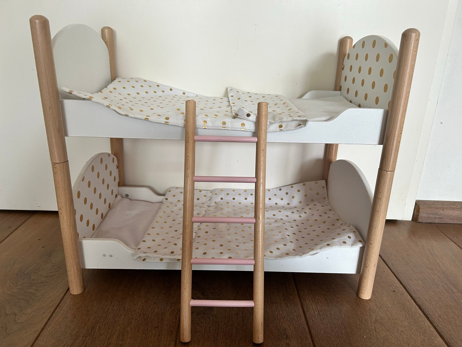 Poppen stapelbed met ladder en beddengoed van Janod, Ophalen, Zo goed als nieuw, Toebehoren