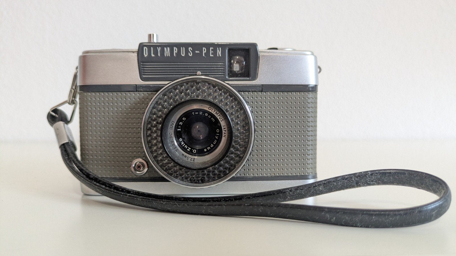Olympus-Pen EE Half-Frame Camera met D.Zuiko 2.8/28mm lens, Audio, Tv en Foto, Fotocamera's Analoog, Ophalen of Verzenden, Gebruikt