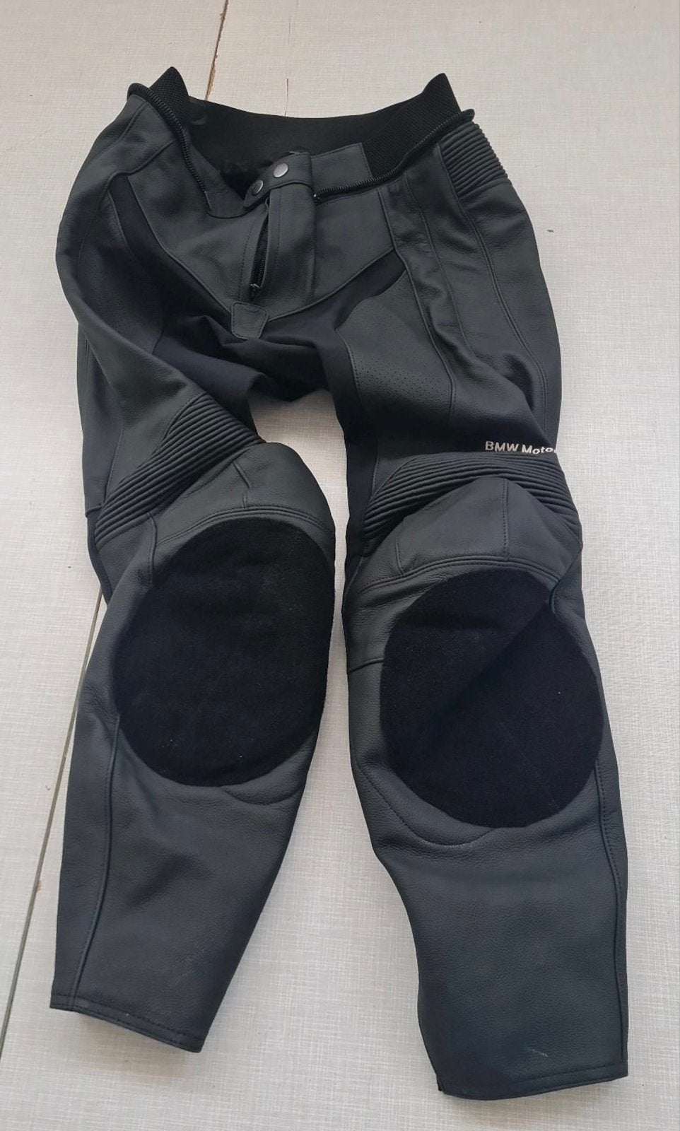 BMW Roadster leren motorbroek, heren, maat 52 - NIEUWSTAAT, Motoren, Kleding | Motorkleding, Ophalen of Verzenden, Nieuw zonder kaartje