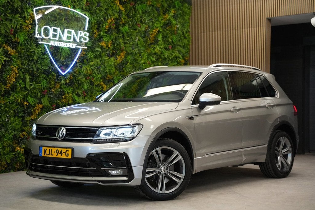 Volkswagen Tiguan 2.0 TSI 4Motion R-Line / Trekhaak / CarPla, Auto's, Volkswagen, Automaat, Automatische klimaatregeling, Gebruikt