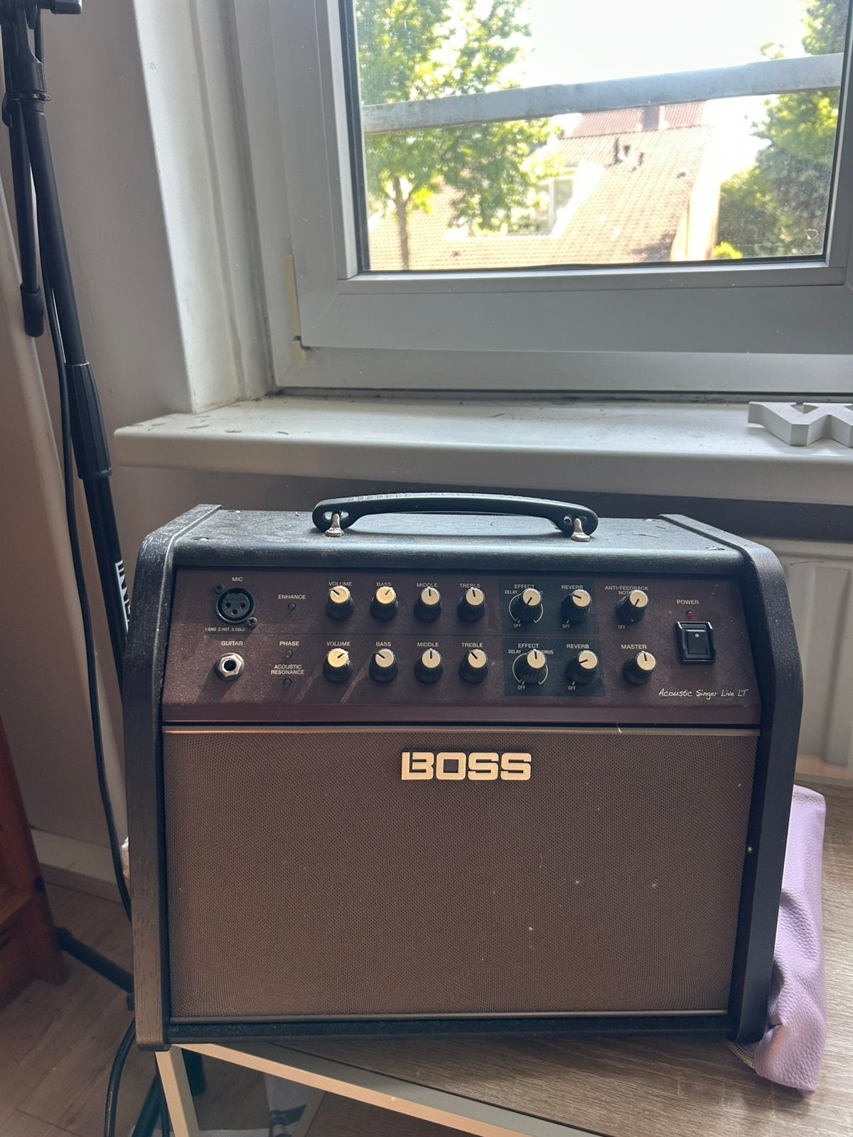 Boss Acoustic Singer Live LT versterker en microfoon, Muziek en Instrumenten, Versterkers | Bas en Gitaar, Ophalen, Zo goed als nieuw