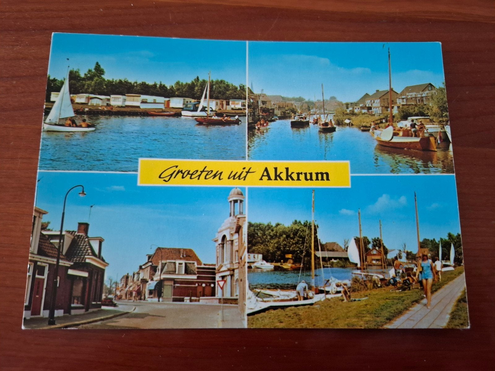 Groeten uit Akkrum - Gelopen Ansichtkaart 1982, Ophalen of Verzenden, 1980 tot heden, Gelopen, Friesland