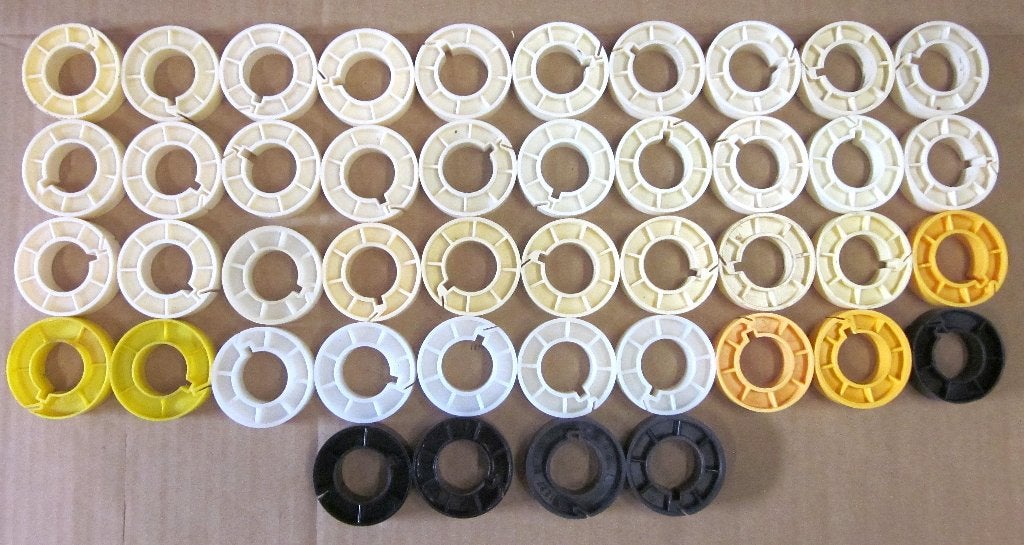 50 stuks gebruikte Filmkernen 16mm film in diverse kleuren, Audio, Tv en Foto, Filmrollen, Ophalen, 16mm film