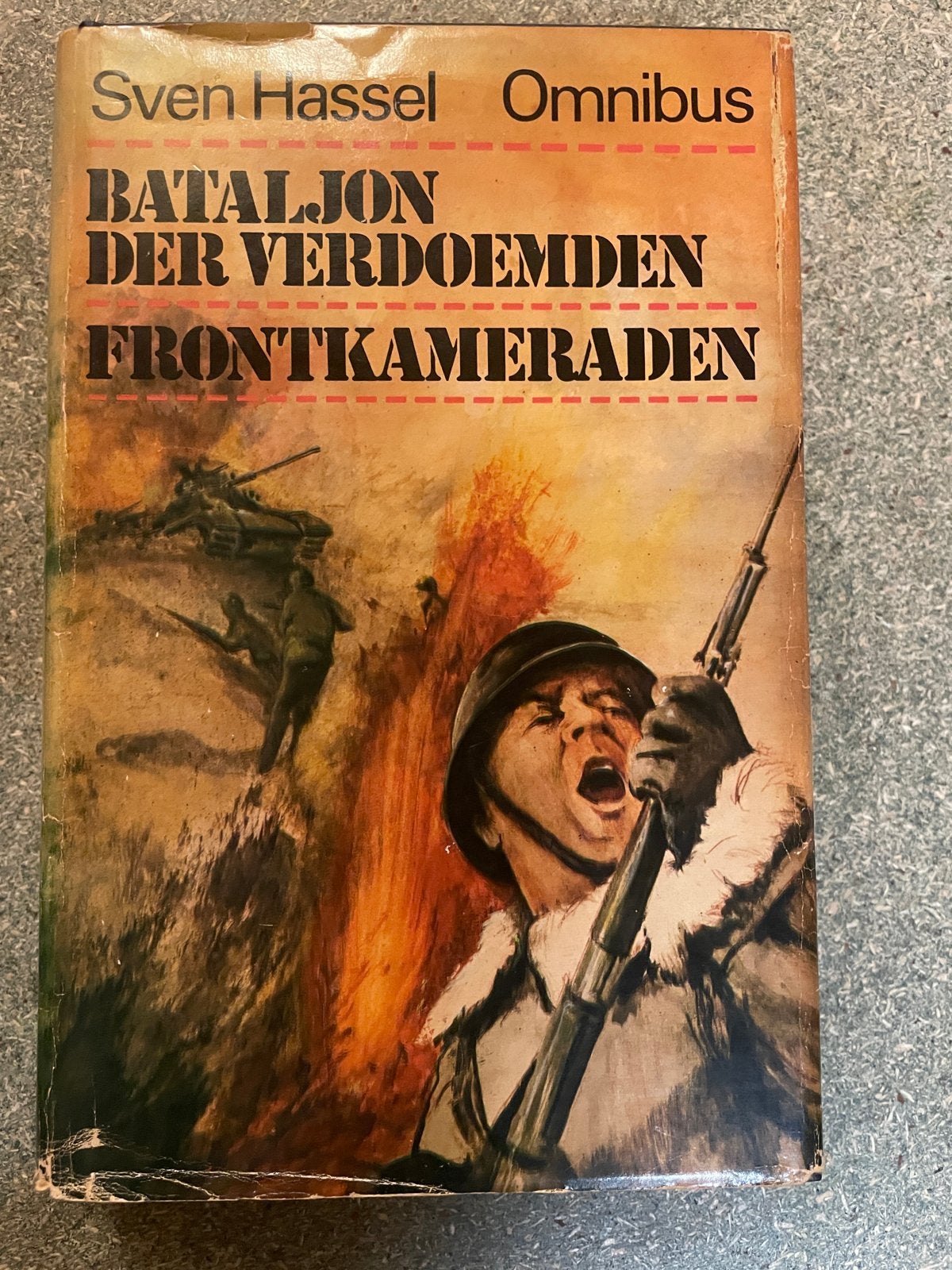 Sven Hassel Omnibus: Bataljon der Verdoemden / Frontkamerade, Boeken, Ophalen of Verzenden, Tweede Wereldoorlog, Gelezen, Landmacht
