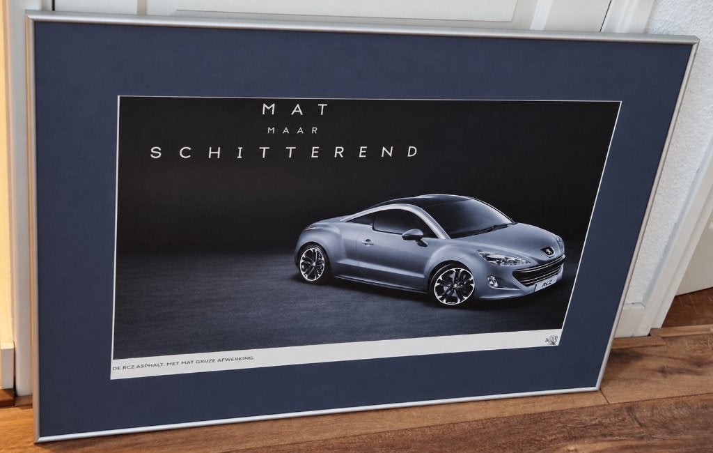 Peugeot RCZ reclameposter in lijst – Mat maar schitterend, Met lijst, Rechthoekig Liggend, Ophalen of Verzenden, Zo goed als nieuw