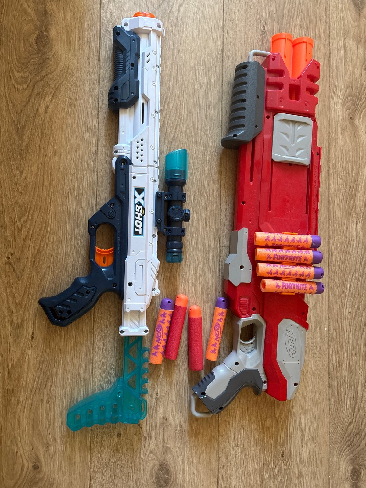 2 Nerf pistolen met 8 pijlen - Zo goed als nieuw, Ophalen, Zo goed als nieuw