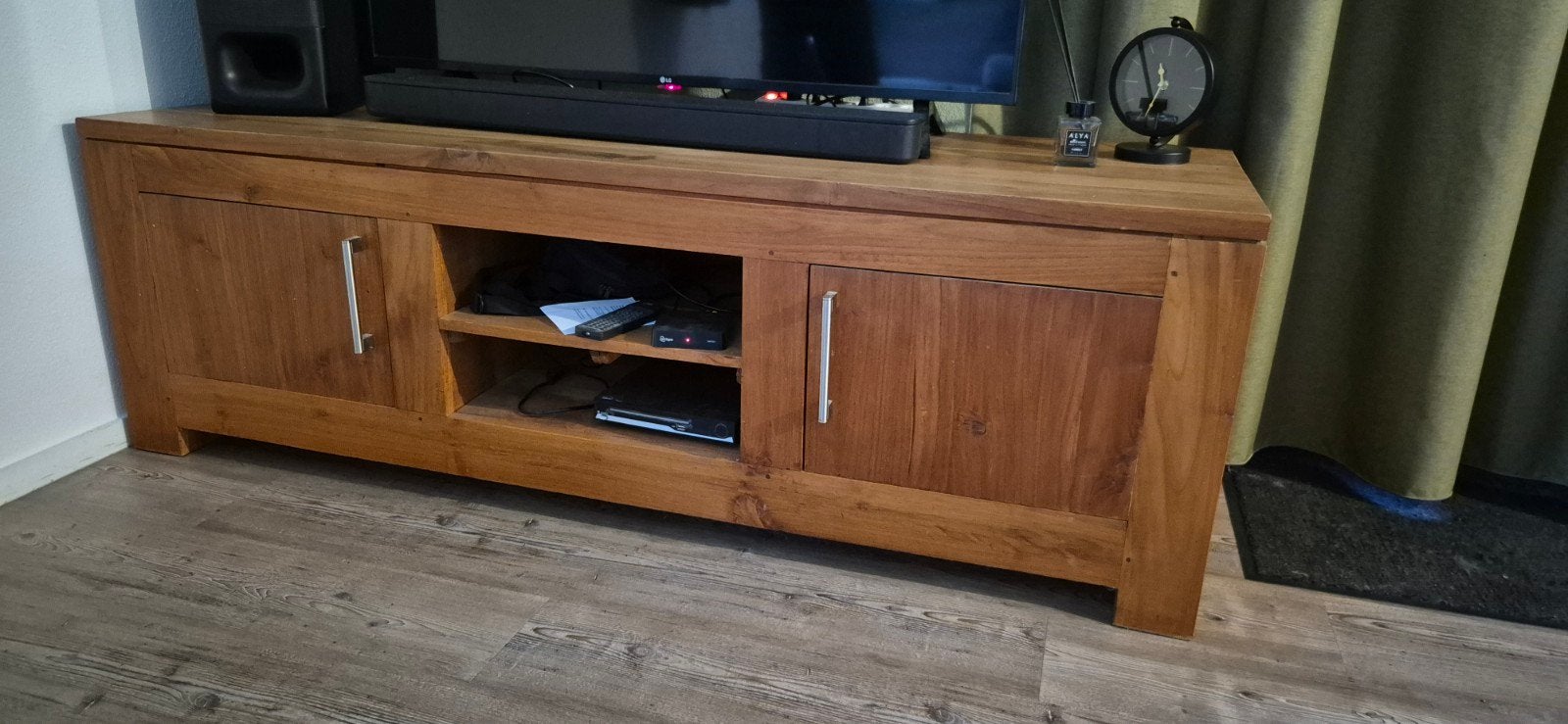 Mooie houten tv-kast met twee deuren - 170x54 cm, Huis en Inrichting, Ophalen, Gebruikt, 150 tot 200 cm, Minder dan 100 cm
