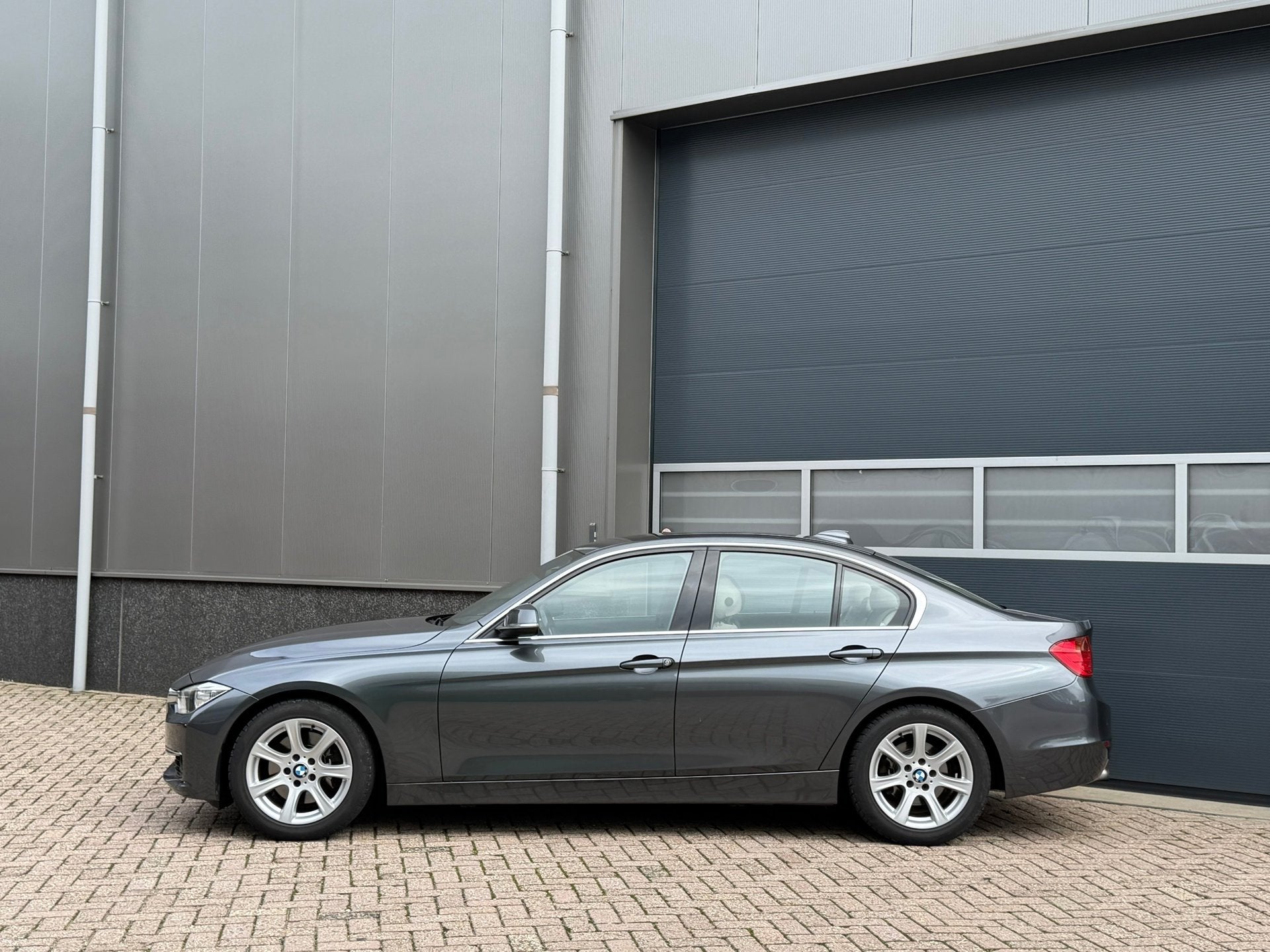BMW 3-serie 328i High Executive bj.2012 Autom|Headup|NL auto, Auto's, Automaat, Achterwielaandrijving, Gebruikt, Beige