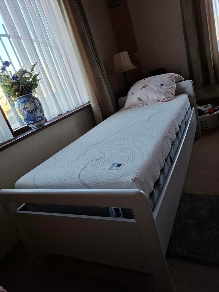 Zgan bed met lattenbodem + Beter Bed matras half jaar oud, Huis en Inrichting, Slaapkamer | Bedden, Ophalen, 90 cm, Eenpersoons