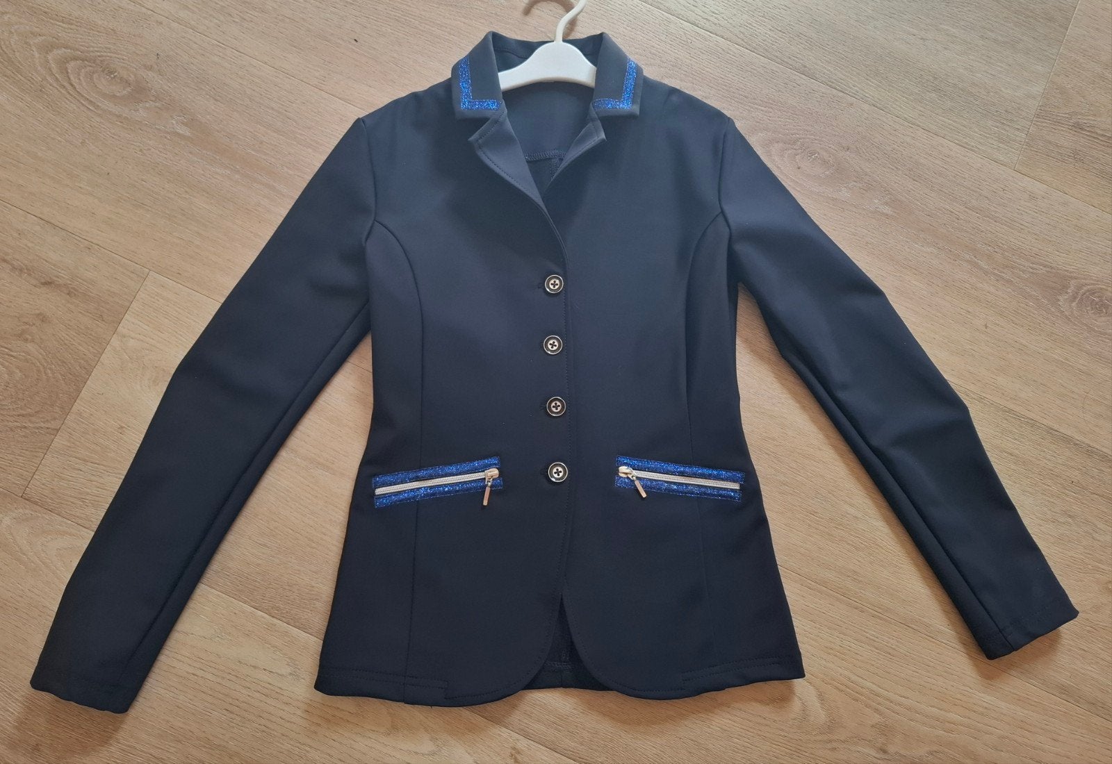 Wedstrijdjasje maat 152, Dieren en Toebehoren, Paardrijkleding, Ophalen of Verzenden, Zo goed als nieuw, Dressuur, Bovenkleding