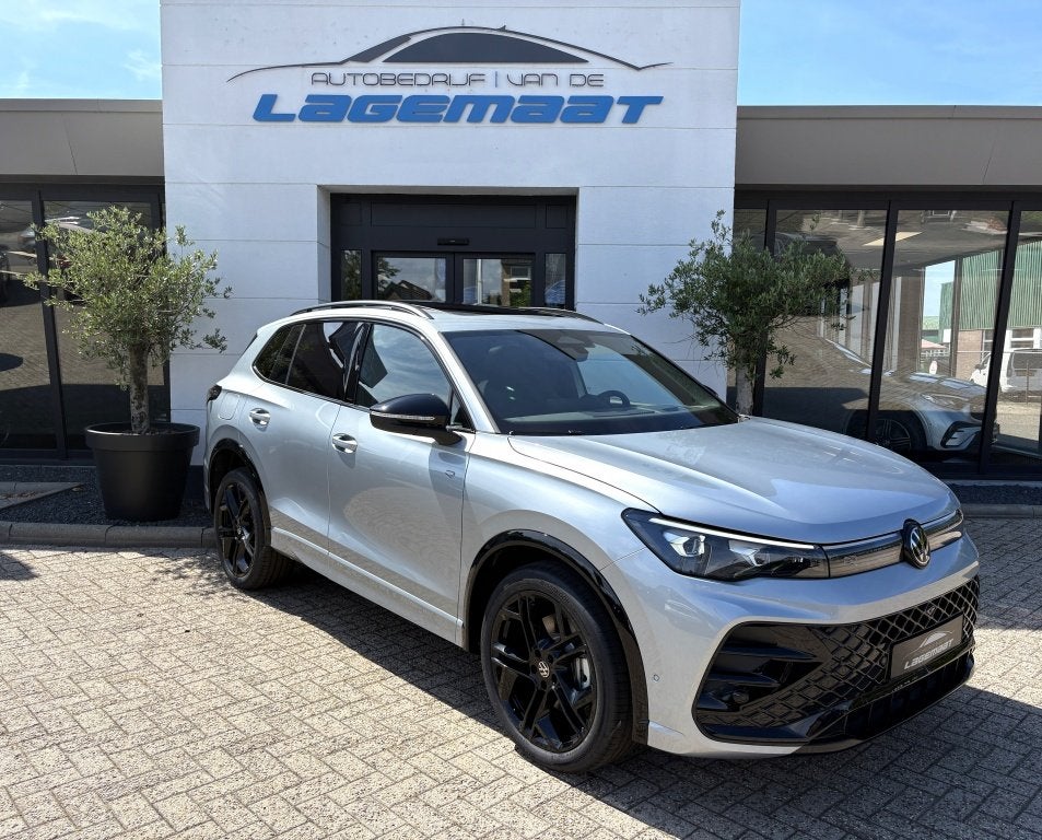 Volkswagen Tiguan 1.5 TSI eHybrid R-Line Vol! | Nieuw!, Automaat, Zwart, 4 cilinders, 150 pk