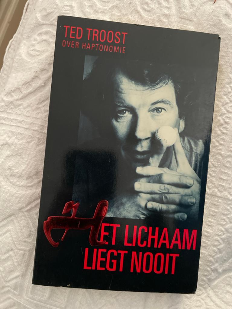 Het Lichaam Liegt Nooit - Ted Troost over Haptomonie, Ophalen of Verzenden, Gelezen, Overige onderwerpen