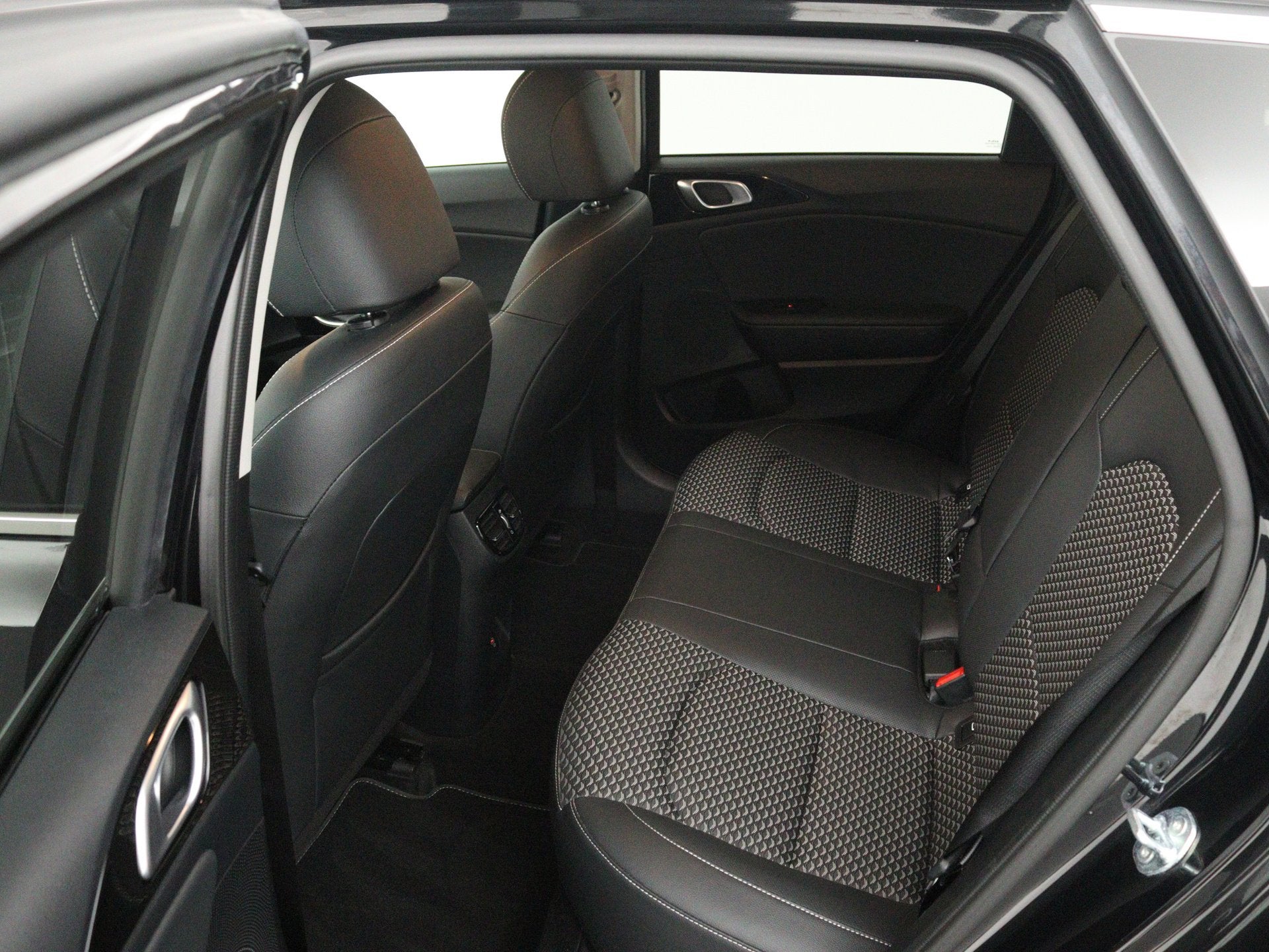 Foto 28 van Kia Ceed Sportswagon 1.0 T-GDi DynamicPlusLine | Stuur-/Stoe