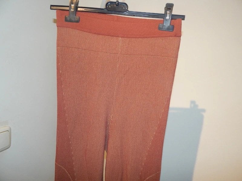 Jacquemus broek legging roest bruin van kleur licht accent38, Kleding | Dames, Maat 38/40 (M), Bruin, Verzenden, Zo goed als nieuw
