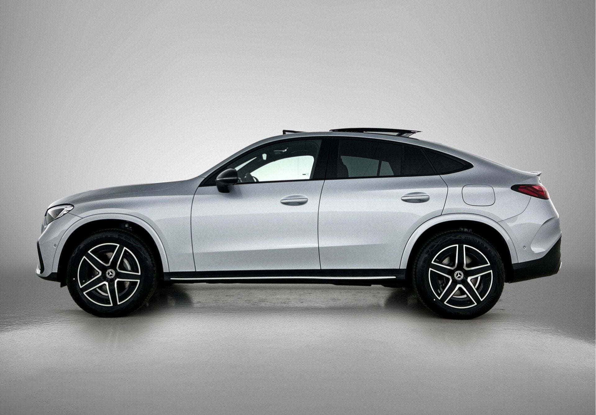 Mercedes-Benz GLC Coupé 300e 4MATIC Business Solution AMG |, Auto's, Automaat, Zwart, Plug-in hybride, 313 pk