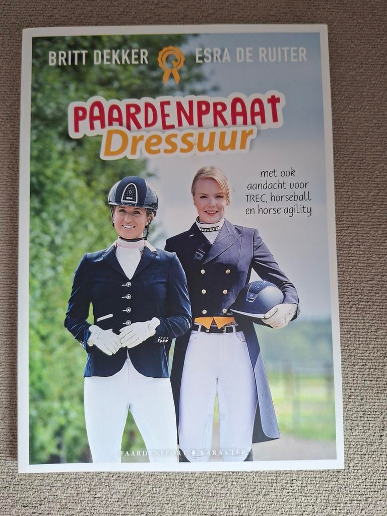 Paardenpraattv Dressuur boek  zgan, Ophalen of Verzenden, Zo goed als nieuw, Balsport