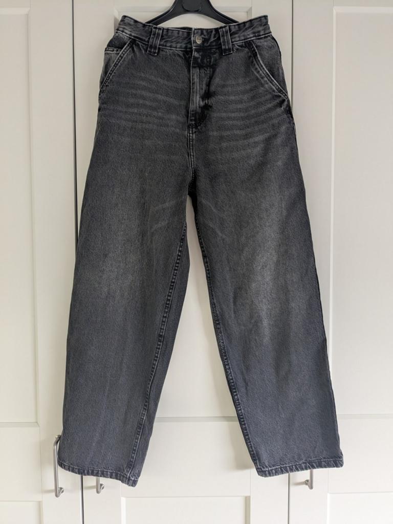 Bershka met 34 donkergrijs/zwart, Zwart, W27 (confectie 34) of kleiner, Gedragen, Bershka