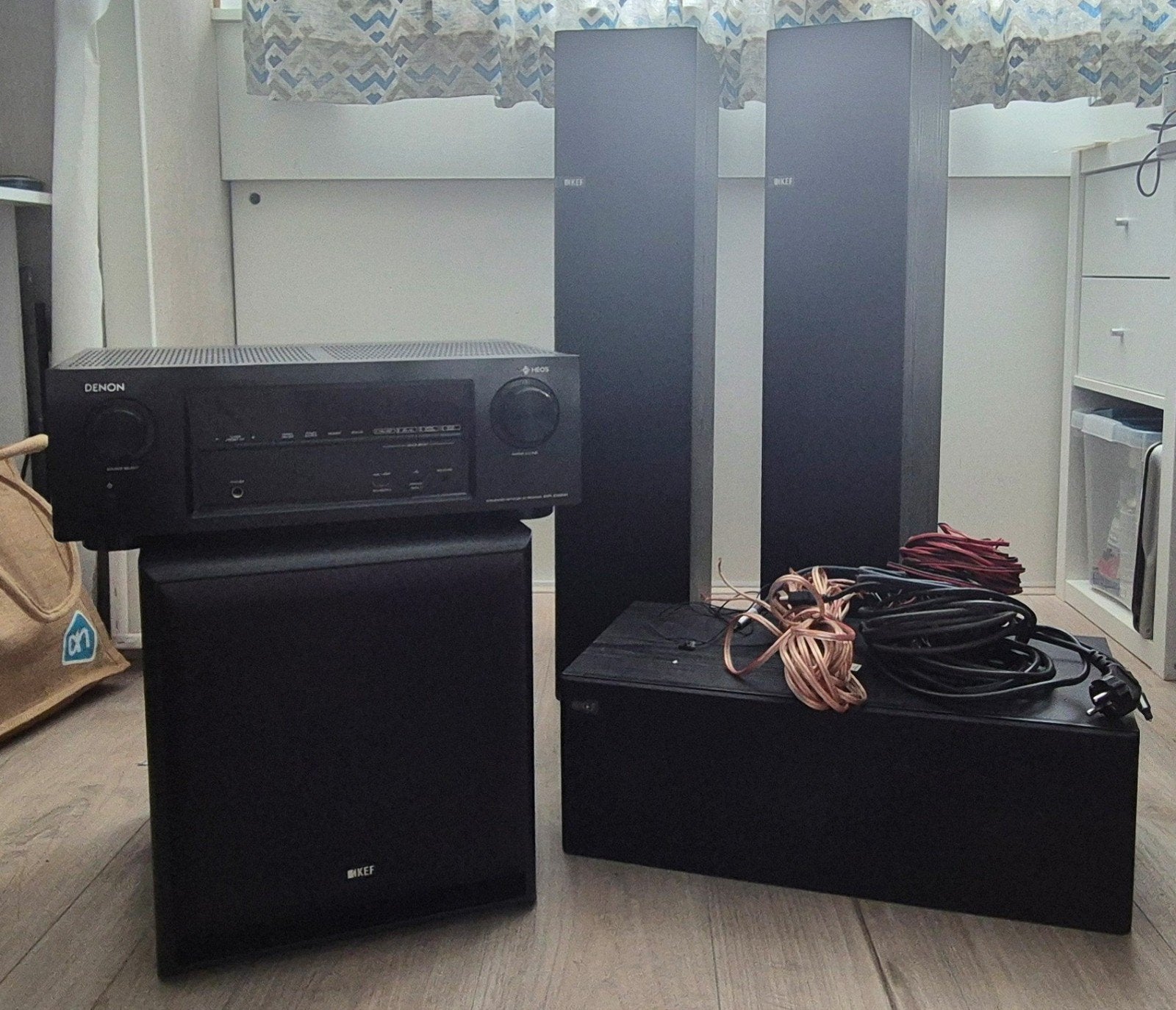 Kef zuil speakers en denon versterker en sub, Ophalen, Gebruikt, 120 tot 150 watt, Speakerset