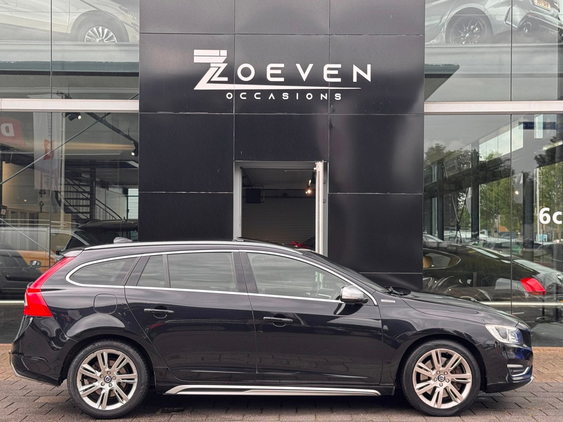 Volvo V60 Volvo V60 D6 AWD Plug-In Hybrid Summum | 285PK | A, Auto's, Automaat, Automatische klimaatregeling, Zwart, Vierwielaandrijving