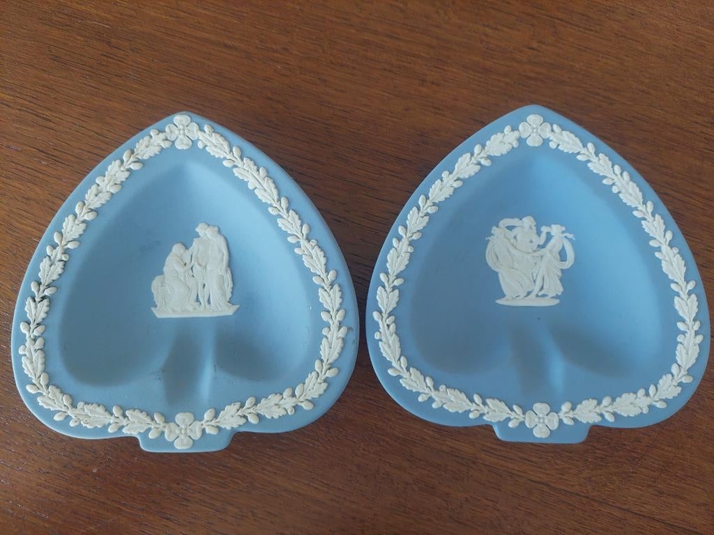 Wedgwood Jasperware Hartvormige Schoteltjes - Set van 2, Antiek en Kunst, Antiek | Keramiek en Aardewerk, Ophalen