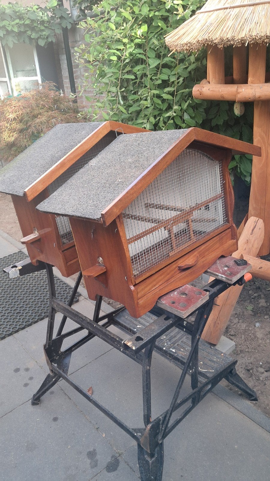 2 hardhouten vogelkooien, Ophalen, Zo goed als nieuw, Metaal, Vogelkooi