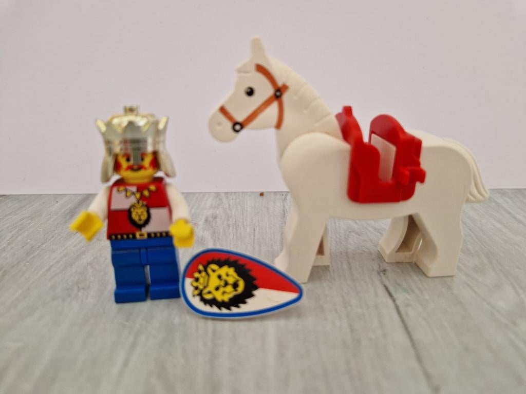 Lego minifiguur King + paard, Kinderen en Baby's, Speelgoed | Duplo en Lego, Ophalen of Verzenden