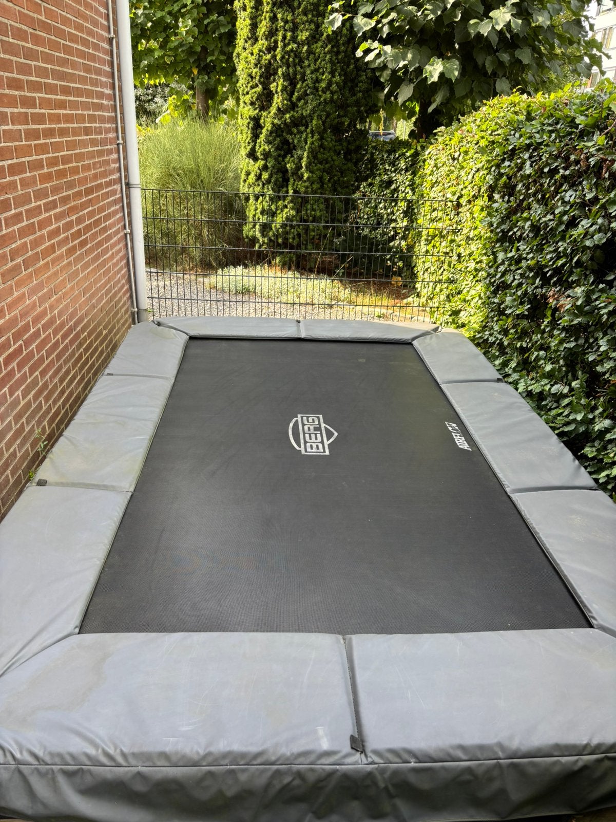 Berg Trampoline 340 x 220 cm, Ophalen, Gebruikt