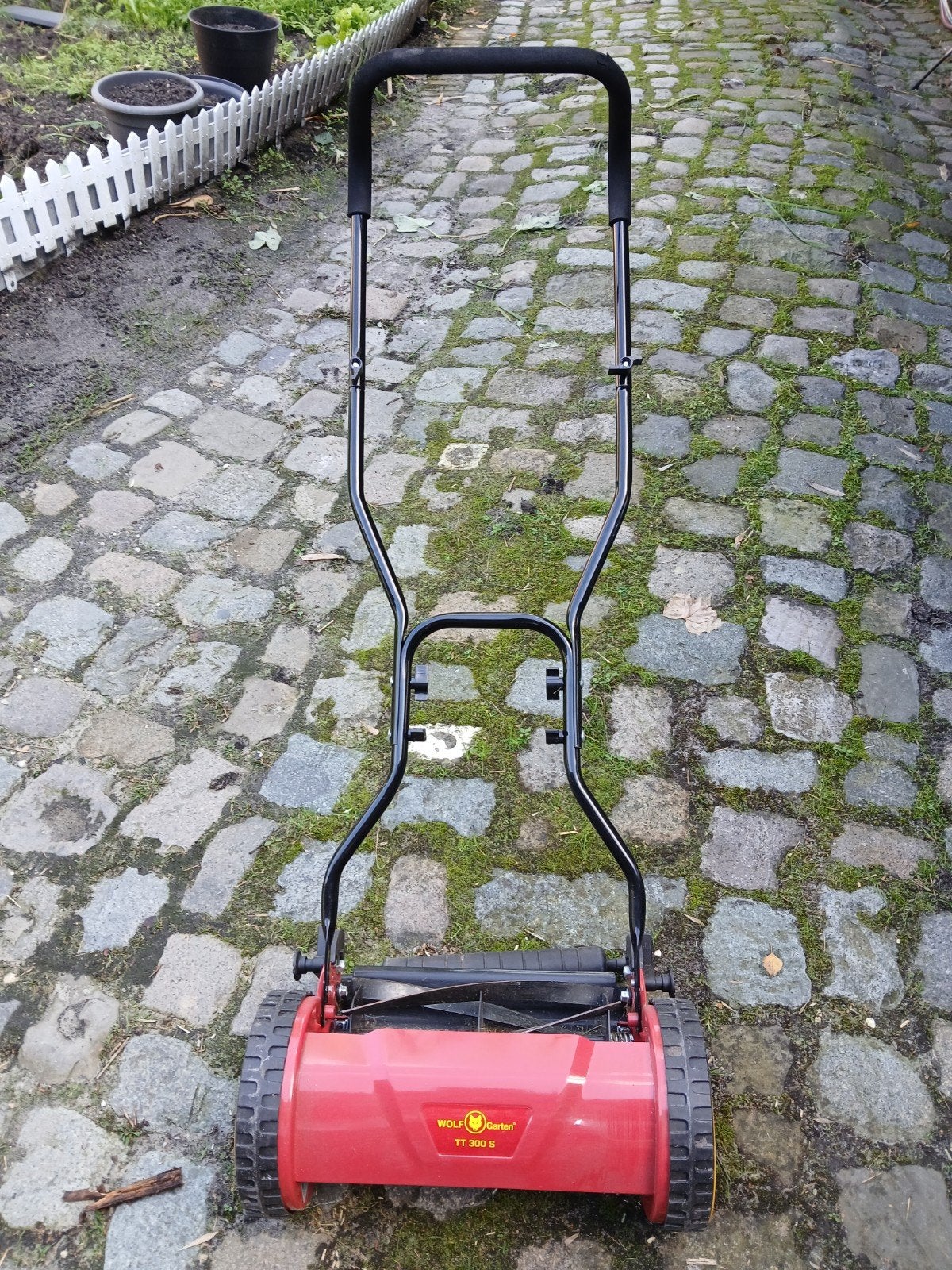 Te koop: Wolf-Garten grasmaaier rood/geel, Ophalen, Gebruikt, Handgrasmaaier, 30 t/m 39 cm