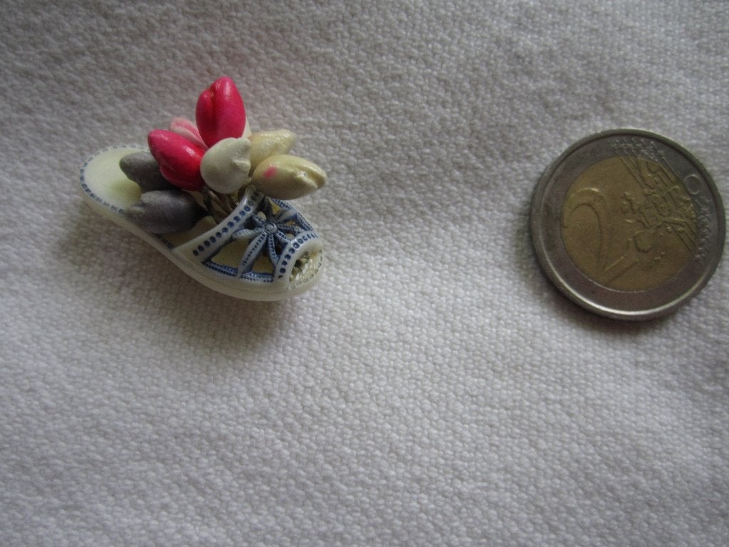 25.   Beetje vreemde oude broche, Ophalen, Overige materialen, Broche
