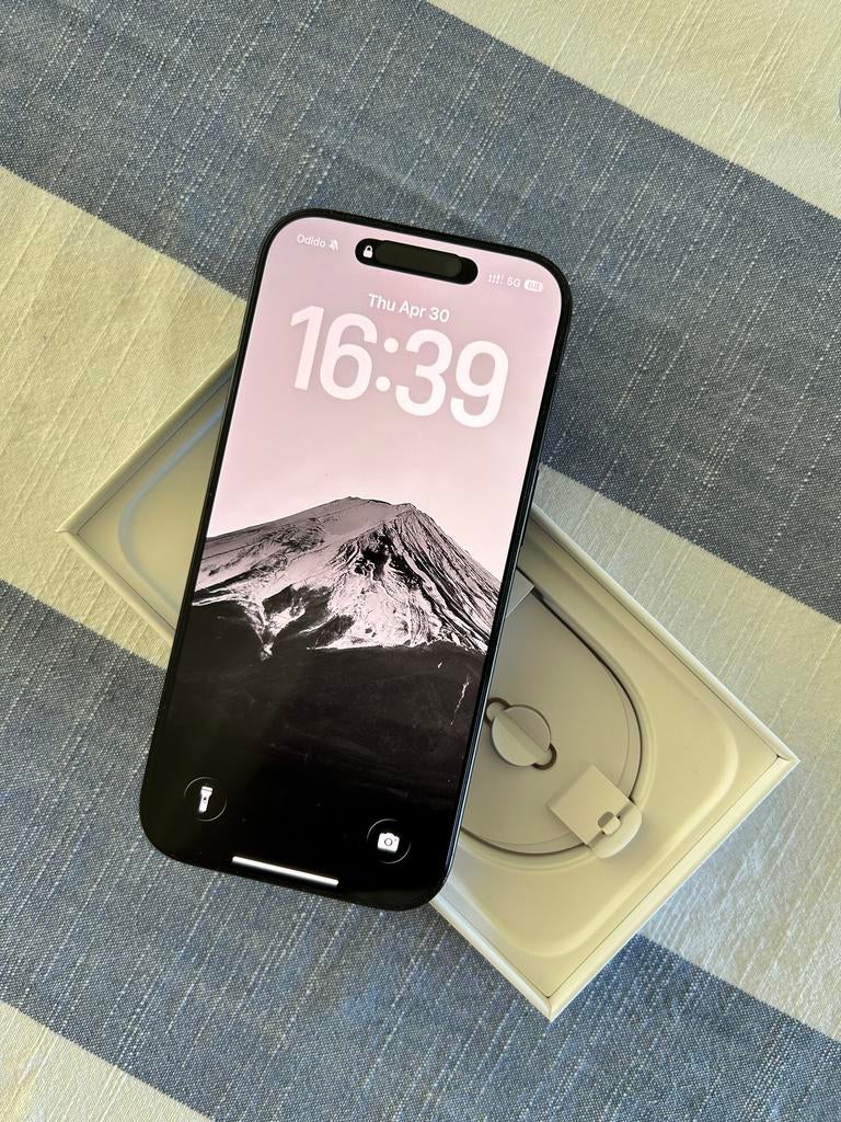 iPhone 16 Pro 128GB Zwart Titanium - Privacy Screenprotector, 128 GB, Zwart, Zo goed als nieuw, Zonder simlock