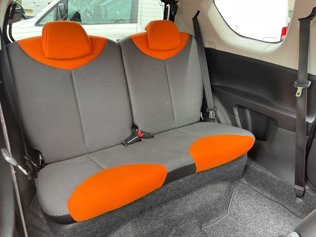 Foto 24 van Toyota Aygo 1.0 VVT-i Dyn Facelift Led Nw Apk NAP (bj 2012)