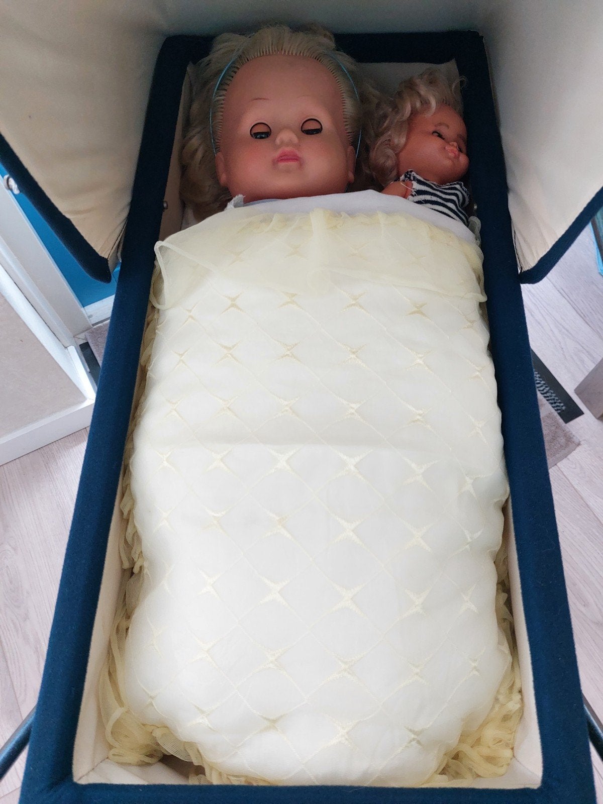 Vintage poppenwagen met poppen en accessoires, Ophalen, Gebruikt, Babypop