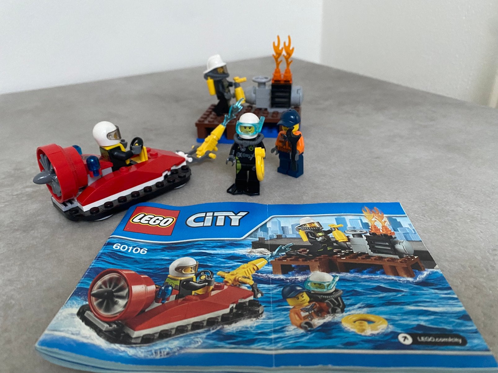 LEGO City Brandweer Starterset - 60106, Kinderen en Baby's, City, Lego, Ophalen of Verzenden, Zo goed als nieuw