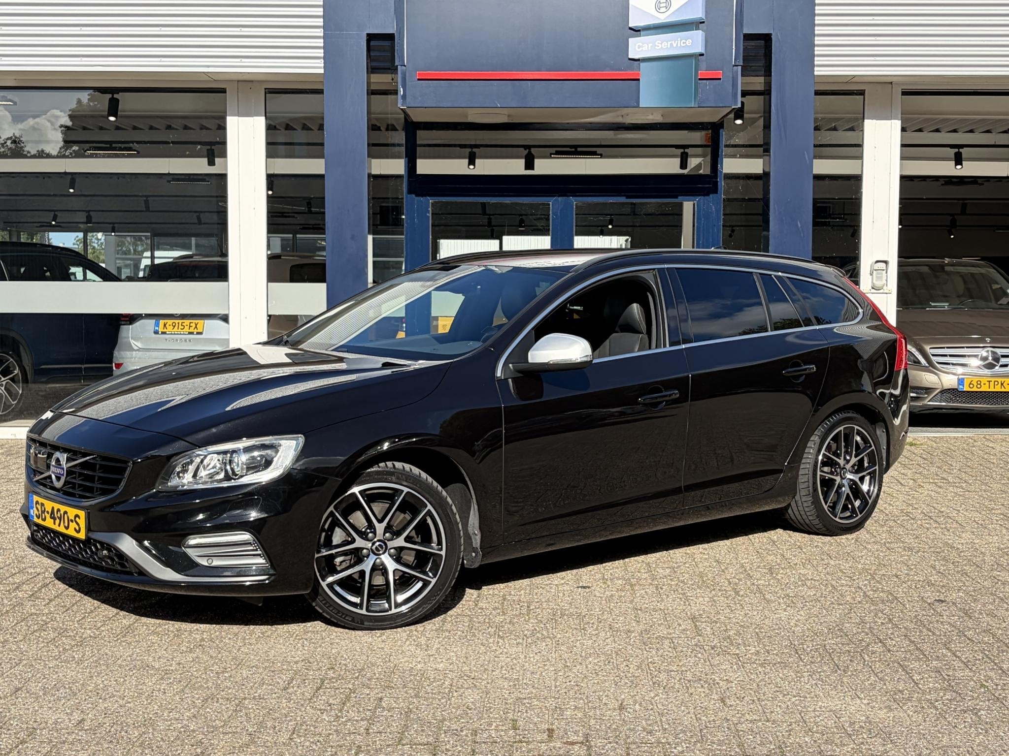 Volvo V60 2.0 T4 Business Sport / Automaat / 190 PK / Dealer, Auto's, Dealer onderhouden, Stof, Gebruikt, Euro 6