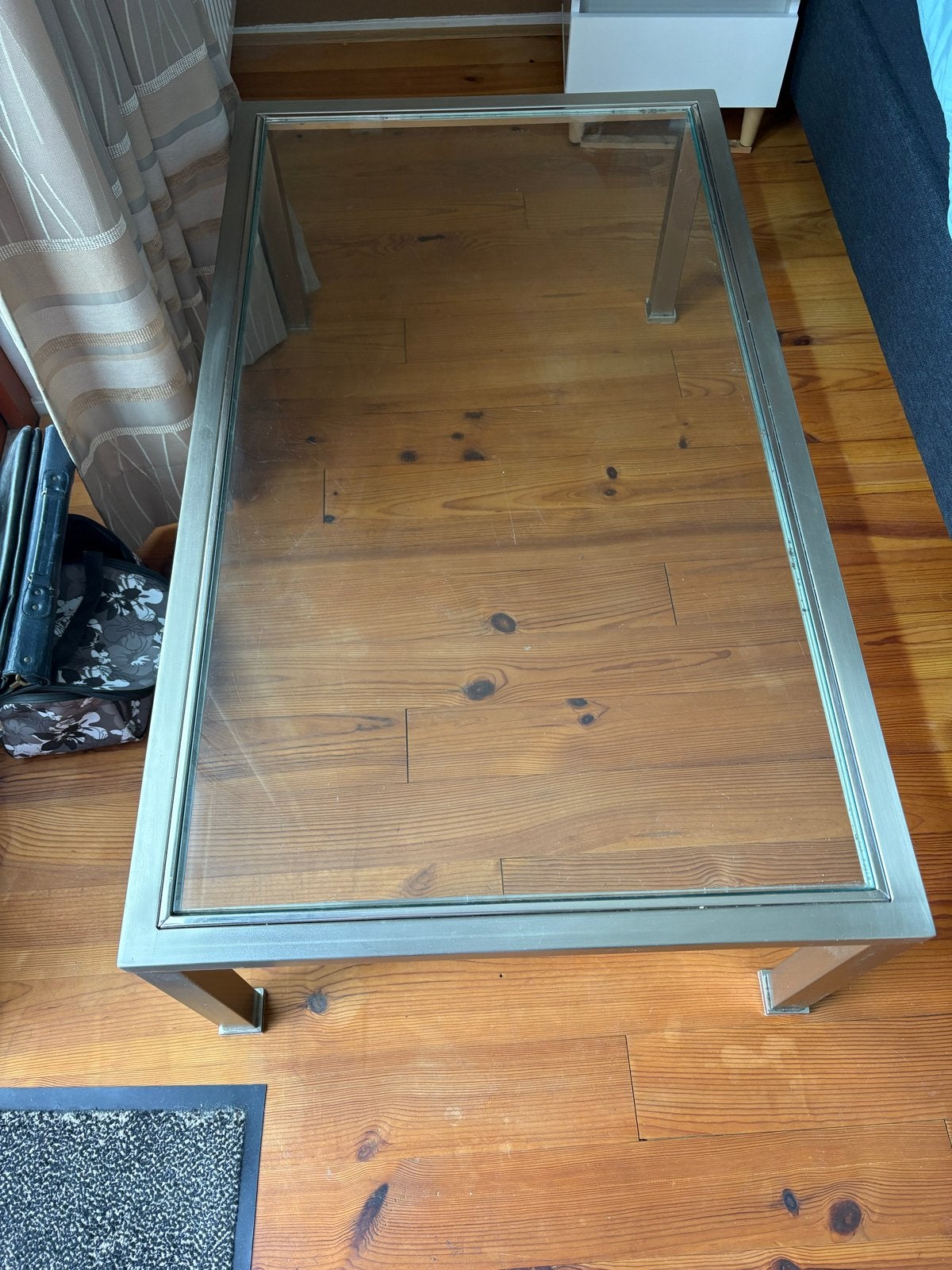 Glazen salontafel met metalen frame, Ophalen, Gebruikt, 100 tot 150 cm, 50 tot 100 cm