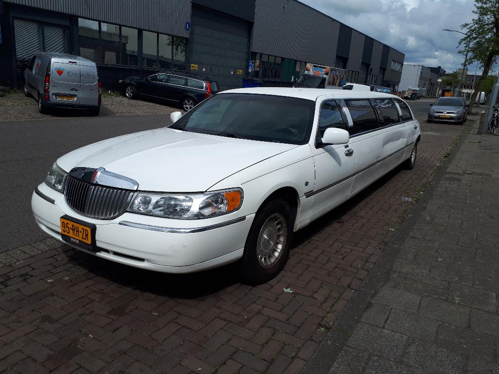 Ford 1998 Wit Lincoln Towncar Limousine - voor onderdelen, Auto's, Automaat, Overige modellen, 9 stoelen, Particulier