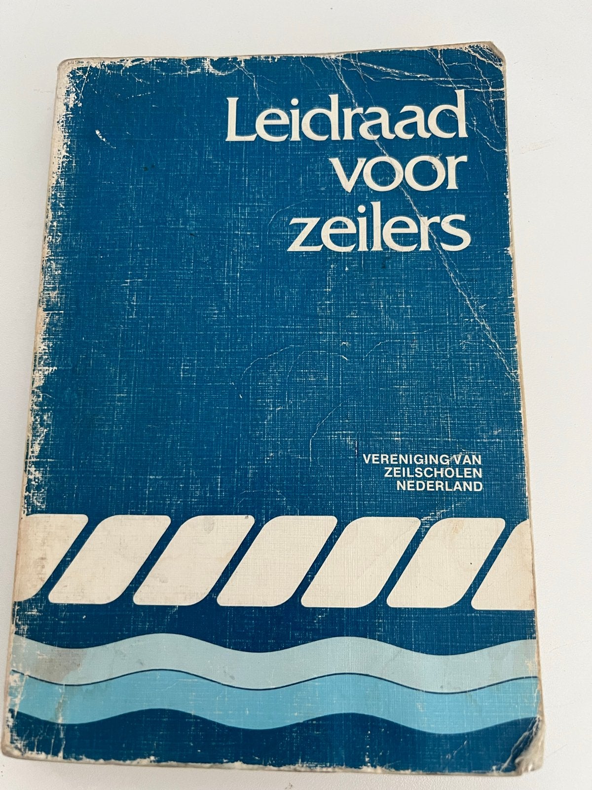 Leidraad voor zeilers - VZN - Handboek zeilen, Ophalen of Verzenden, Alpha, Gelezen, Overige niveaus