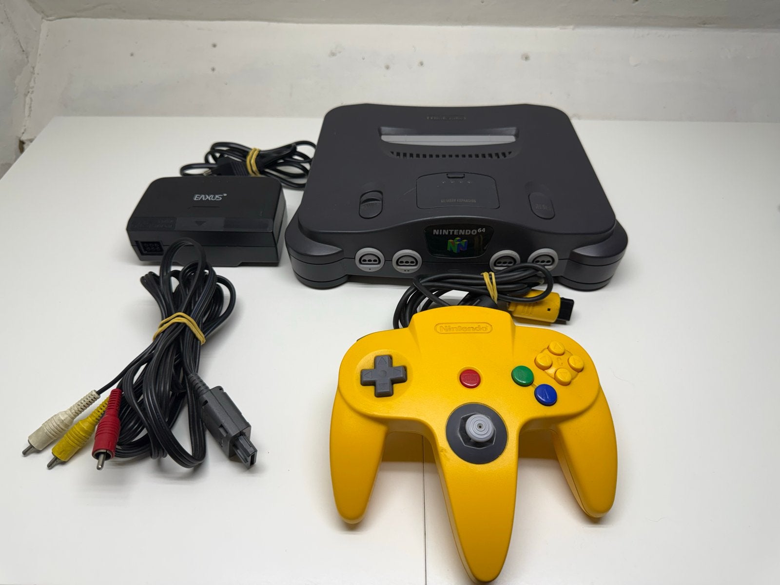 Nintendo 64 set met gele controller, Ophalen of Verzenden, Gebruikt, Met 1 controller