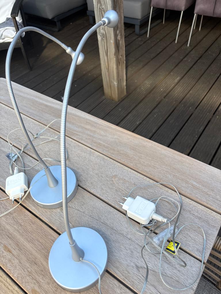 2x IKEA bureaulampen, flexibele zwanenhals, zilverkleurig, Ophalen of Verzenden, Gebruikt, Metaal, 50 tot 75 cm